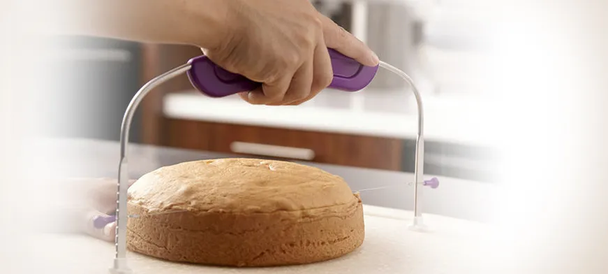 2 تقنية مساواة سطح الكيك العلوي