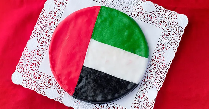 طريقة تزيين كيك علم الإمارات